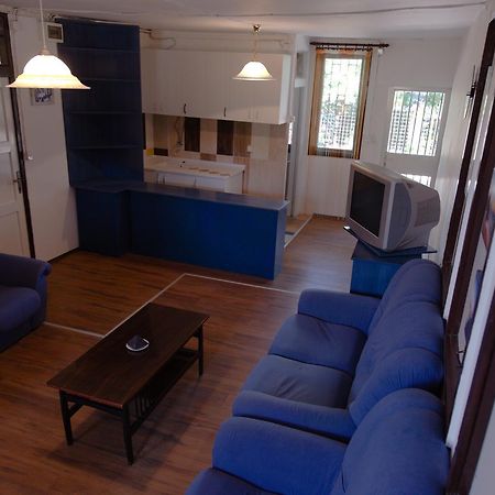 Hostel Belgrade Shungit Dragana Jeftica Br 10 Экстерьер фото