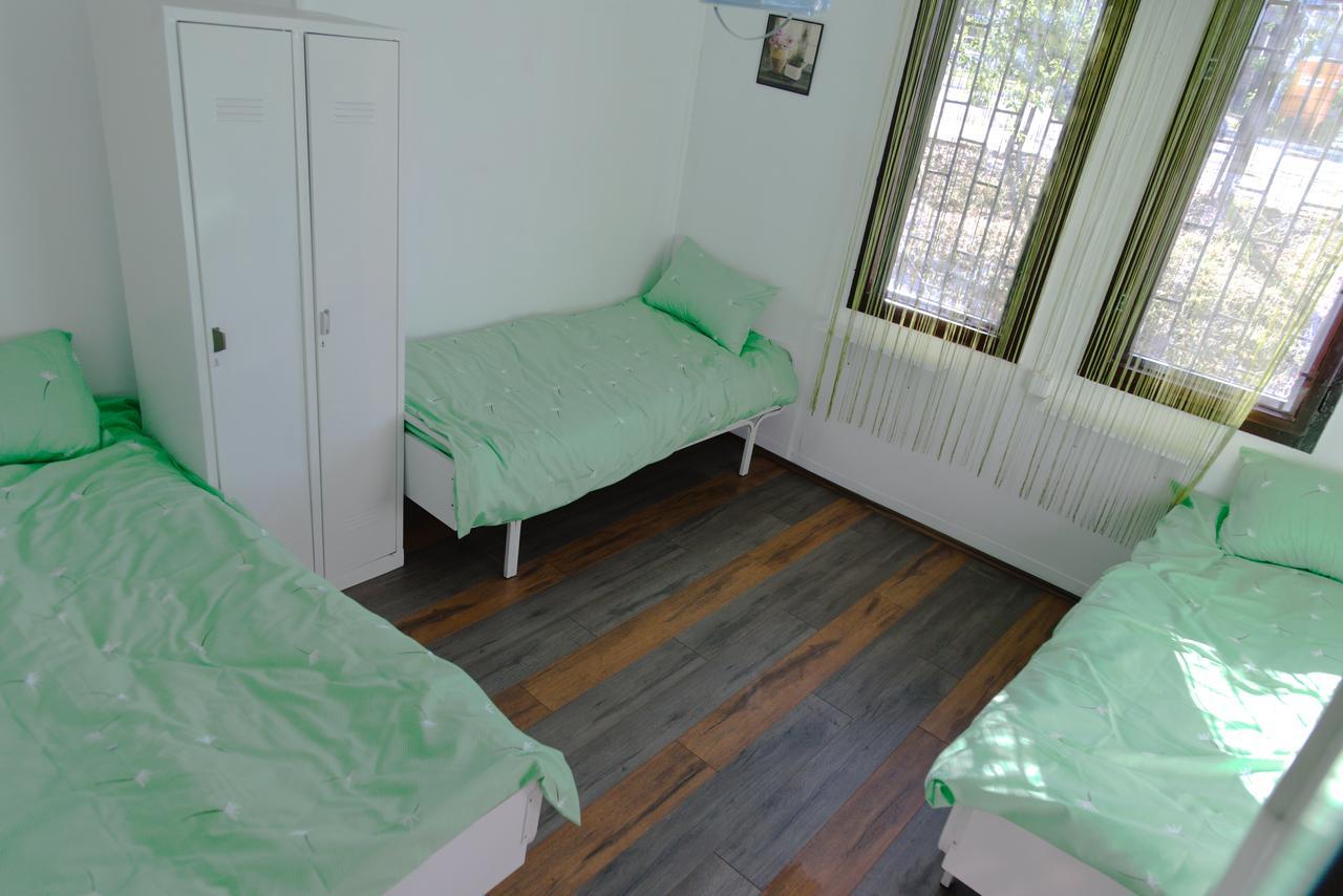 Hostel Belgrade Shungit Dragana Jeftica Br 10 Экстерьер фото