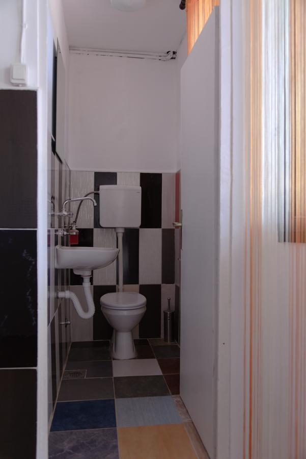 Hostel Belgrade Shungit Dragana Jeftica Br 10 Экстерьер фото