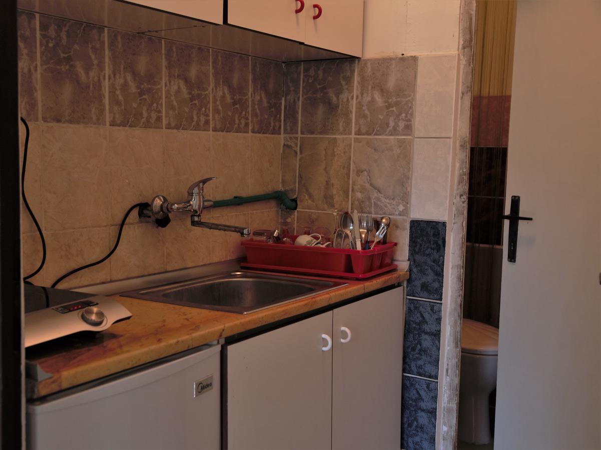Hostel Belgrade Shungit Dragana Jeftica Br 10 Экстерьер фото